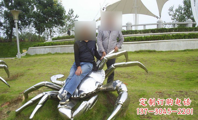 周口不锈钢螃蟹雕塑艺术美化公园环境