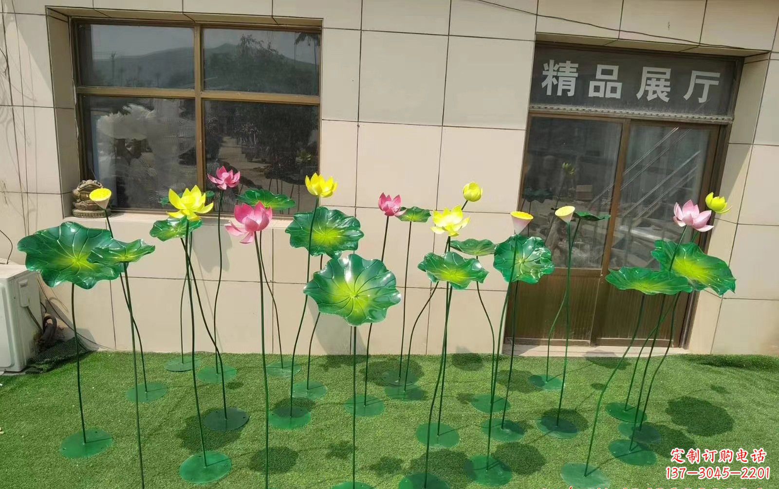 周口不锈钢荷花雕塑给景观增添美感