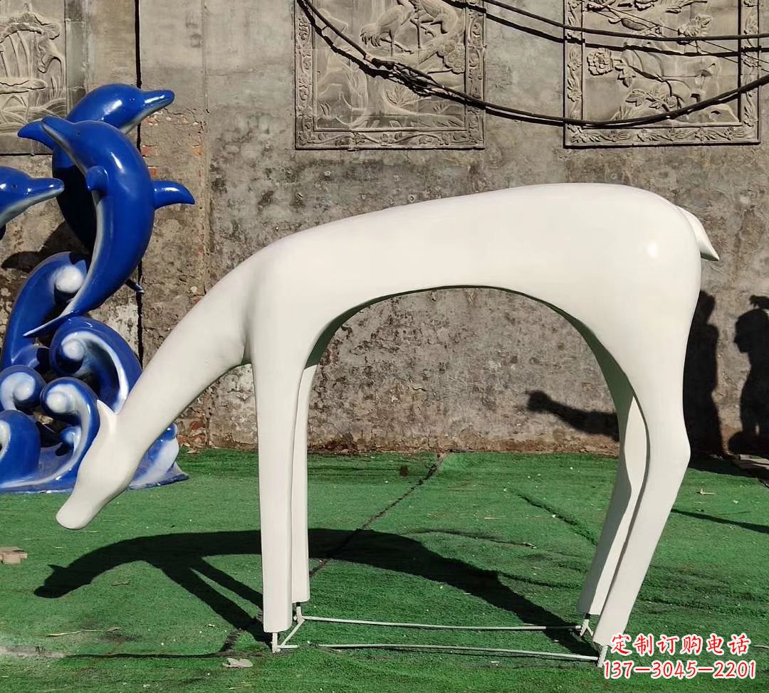 周口不锈钢喷漆艺术小鹿雕塑——精美雕塑,给您不一样的视觉享受