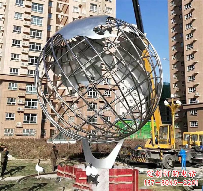 周口不锈钢地球仪雕塑以艺术表达地球的美