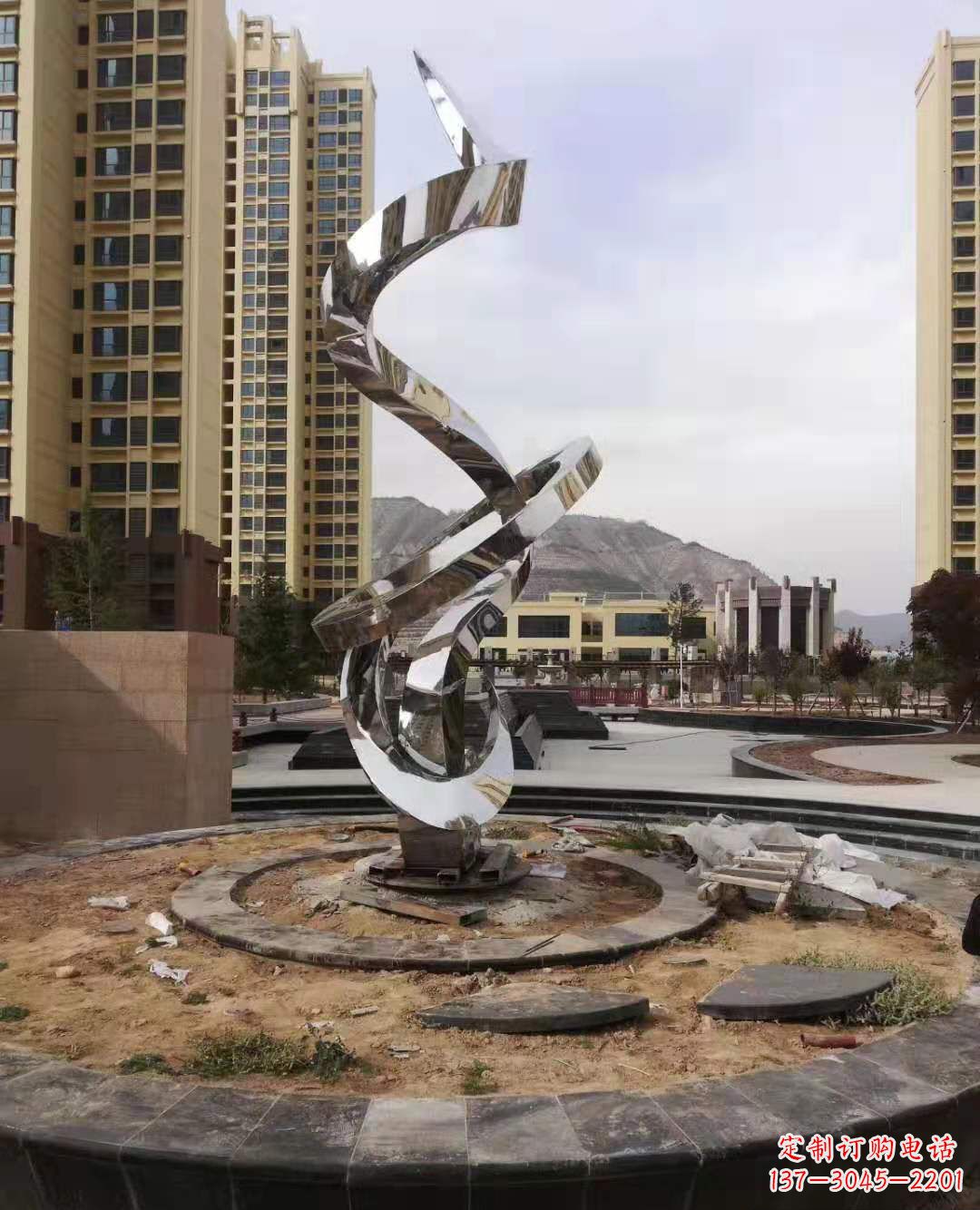 周口飘带雕塑美化城市空间的艺术