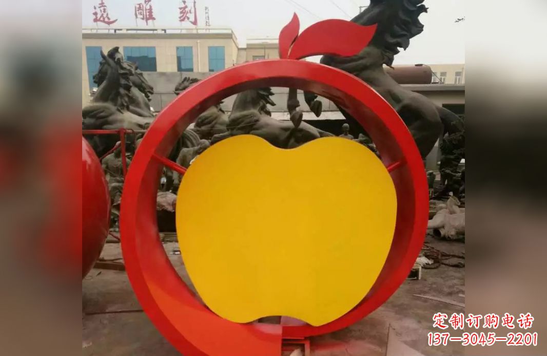 周口不锈钢苹果雕塑——见证爱与和平
