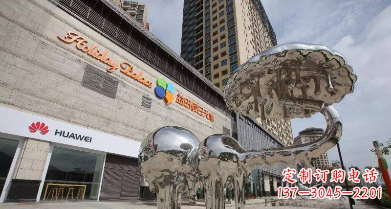 周口不锈钢门前的大象雕塑