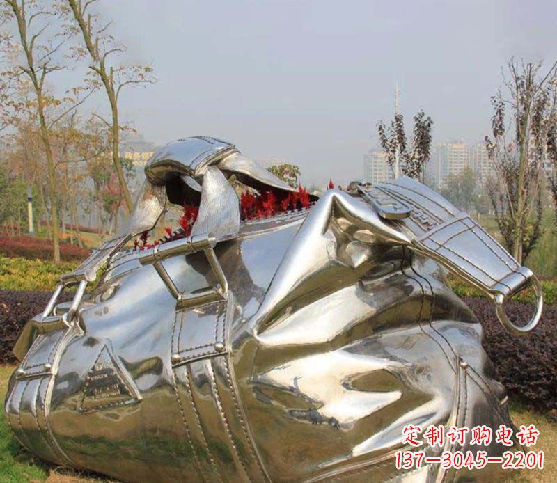 周口精美不锈钢手提包雕塑