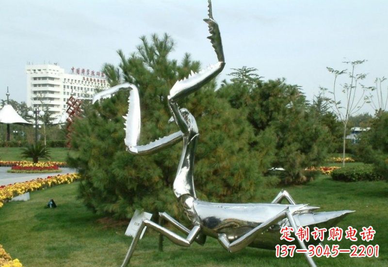 周口不锈钢螳螂雕塑2