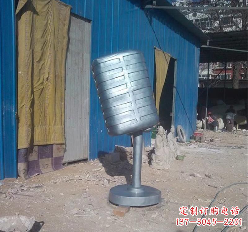 周口不锈钢艺术话筒雕塑——传承精神文化