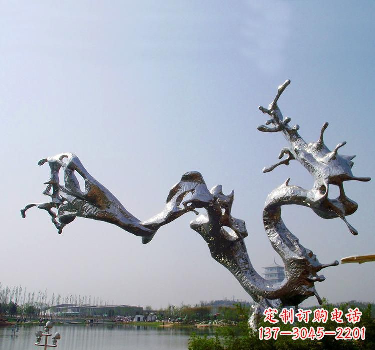 周口不锈钢水滴雕塑体现自然之美