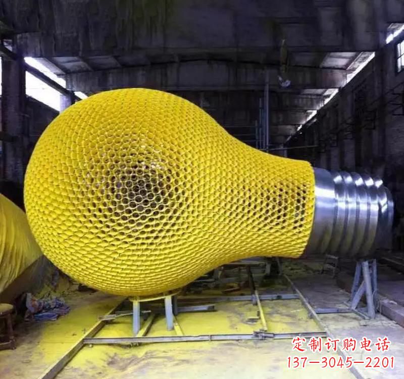 周口不锈钢灯泡雕塑精美而又抢眼