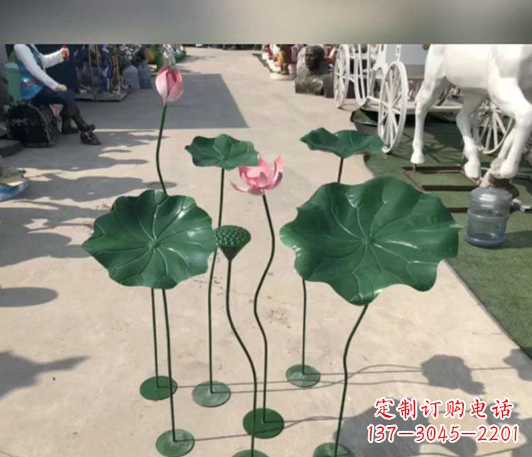 周口不锈钢荷花雕塑象征着美丽的永恒