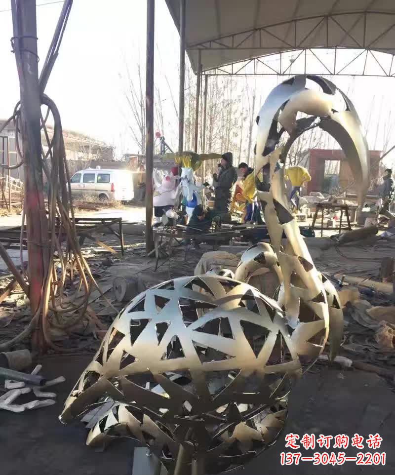 周口不锈钢天鹅雕塑象征着幸福的美好
