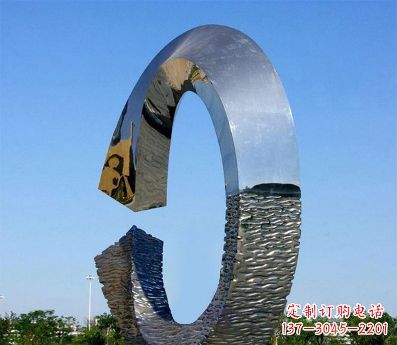 周口环绕着美好的景观雕塑