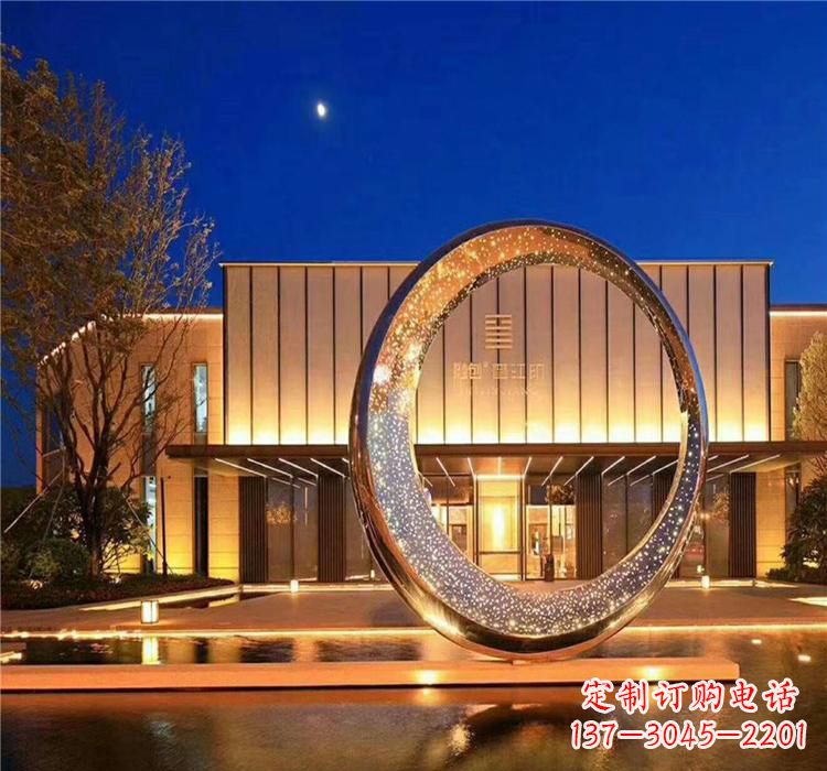 周口不锈钢圆环雕塑给空间增添无限美感