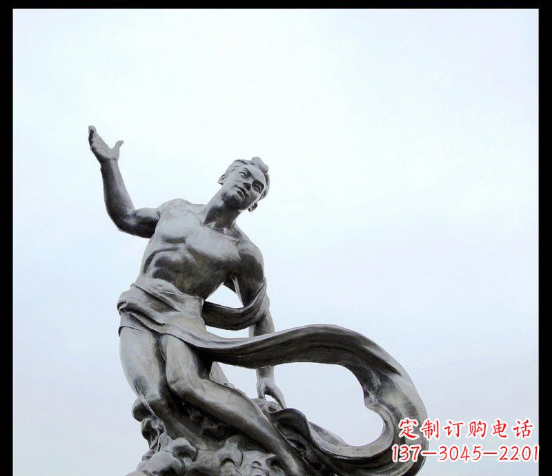 周口浪花上的勇敢者——不锈钢站立的男人雕塑