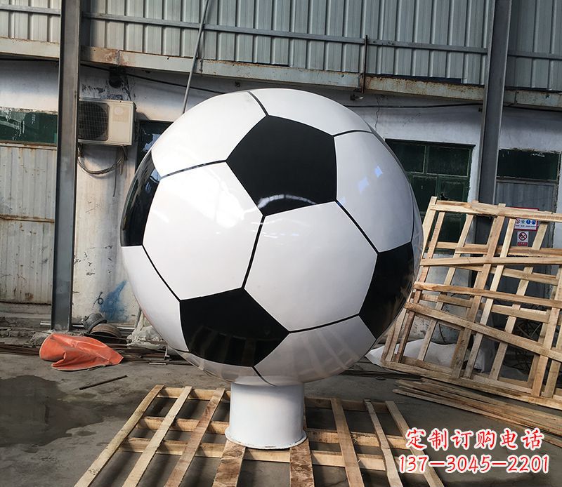 周口激发足球热情的不锈钢足球雕塑
