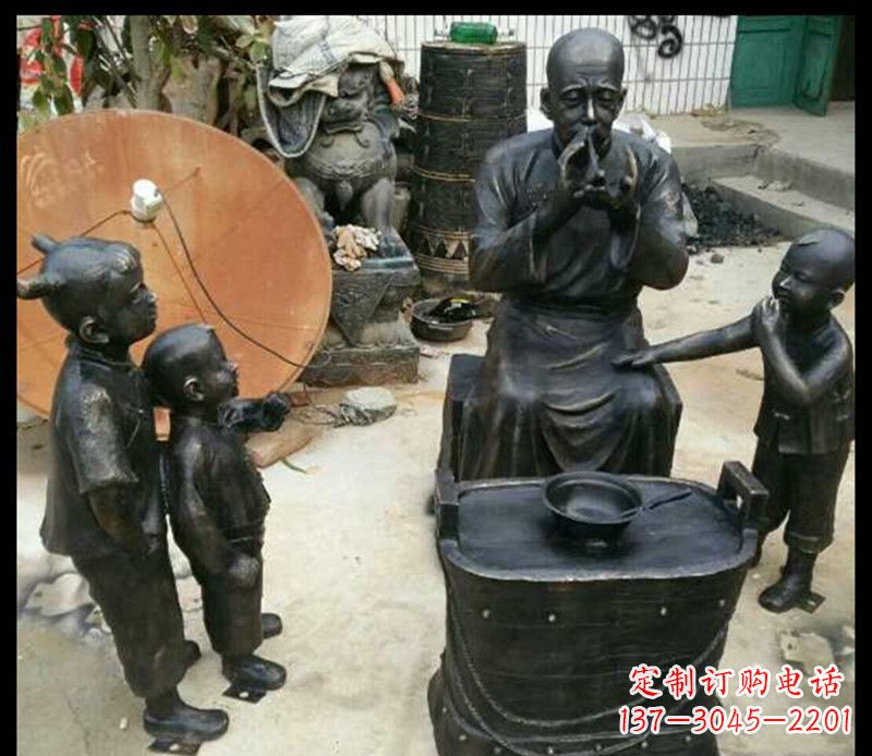 周口糖果街上的铜雕精灵