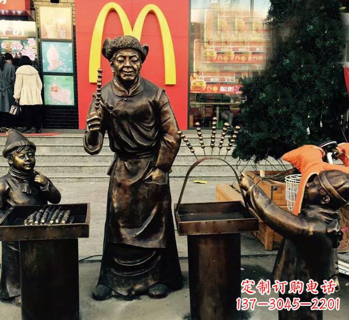 周口步行街上的糖葫芦铜雕