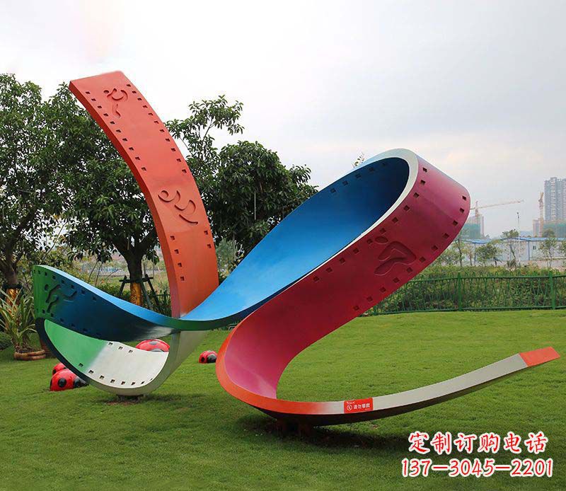 周口动态彩色不锈钢胶卷雕塑