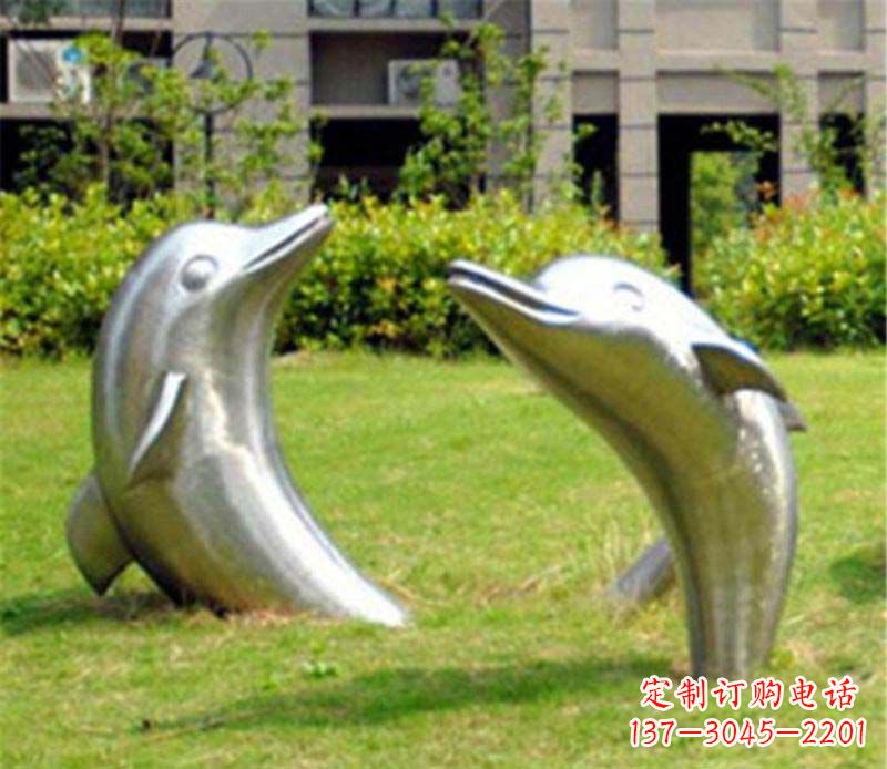 周口海豚雕塑草坪上的精美装饰