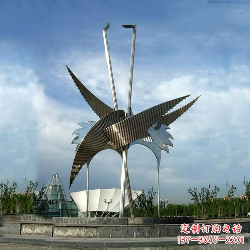 周口城市广场精美仙鹤雕塑