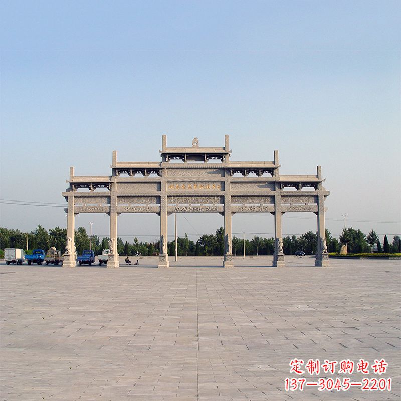 周口精美石雕牌坊点缀城市广场