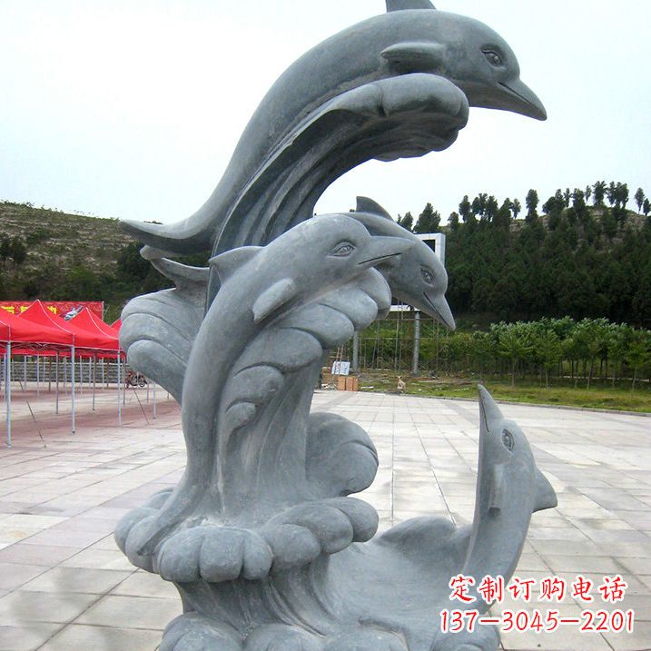 周口海豚雕塑凝聚着美丽与动感