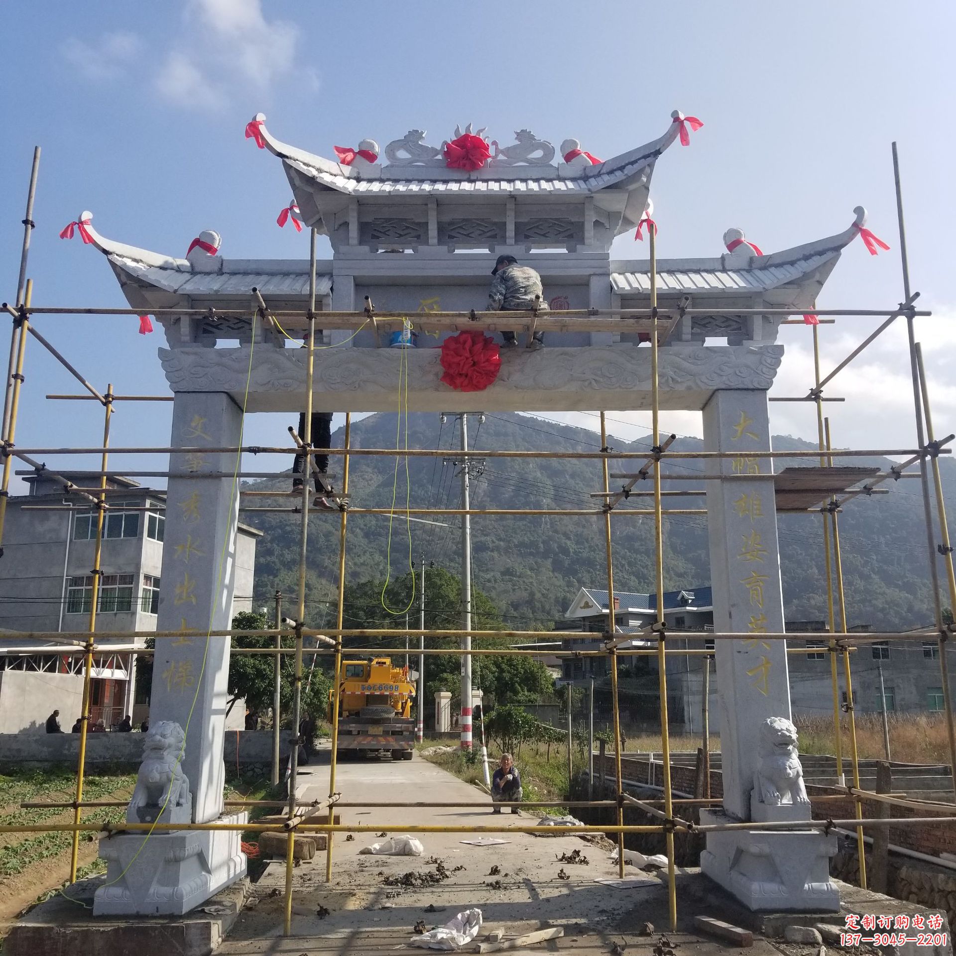 周口精美的牌坊雕塑,点亮村口