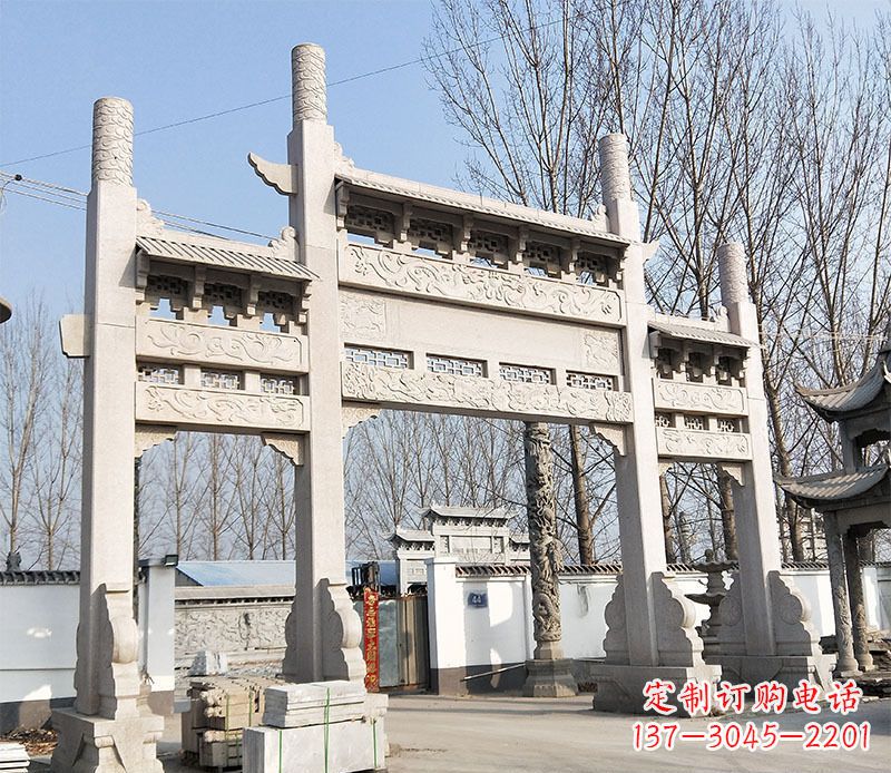 周口村口的珍贵文化——牌坊雕塑