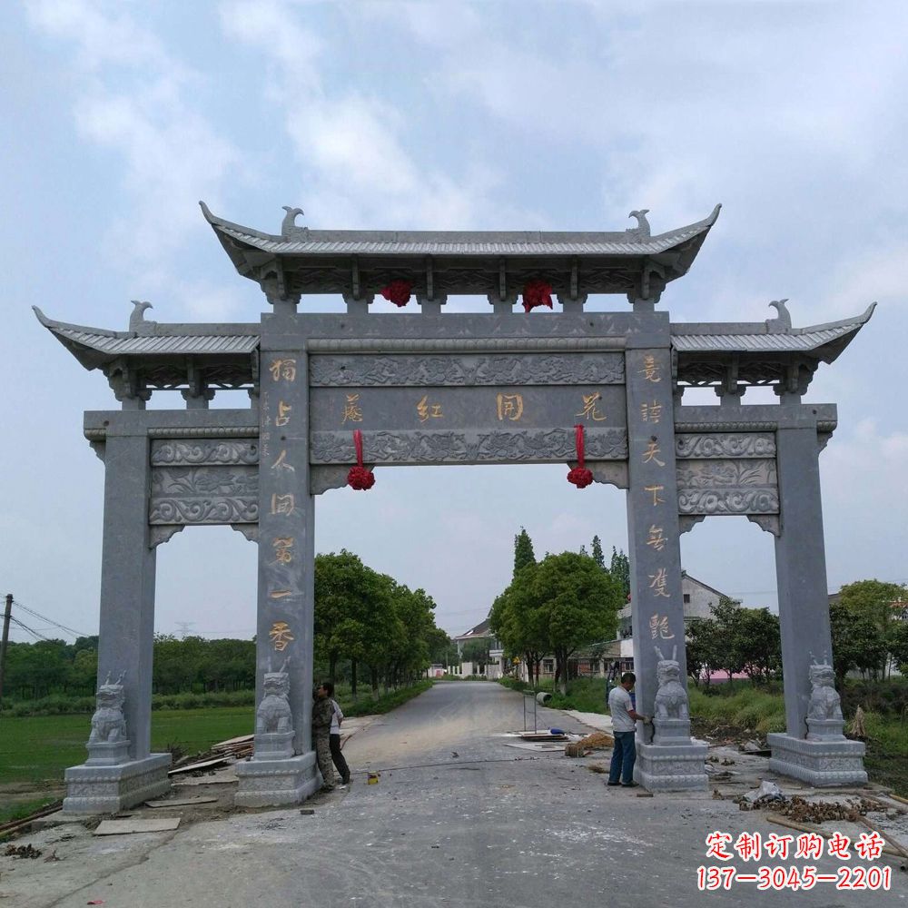 周口青石三门牌坊雕塑传承中国古典文化