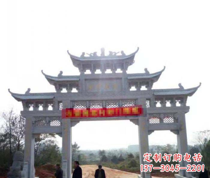 周口三门石雕牌楼古老而精美的雕塑