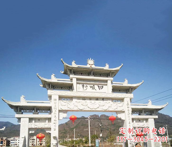 周口村庄的牌坊雕塑