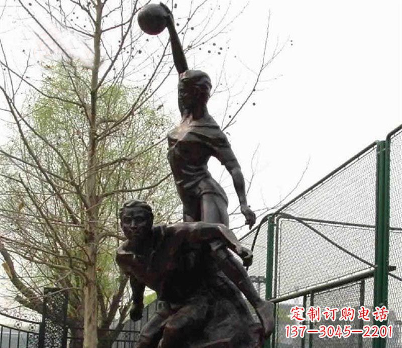 周口打篮球的运动员铜雕
