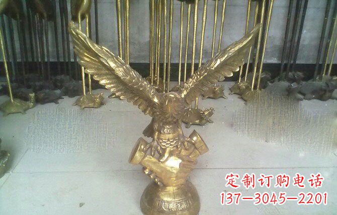 周口大展宏图老鹰铜雕展现雄鹰的威严和气势