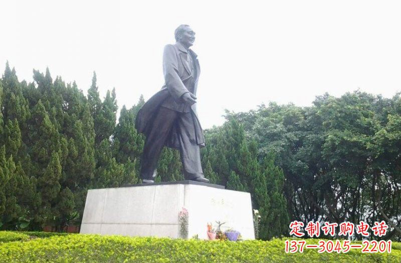 周口邓小平铜雕——传承伟人精神,流传中国精神