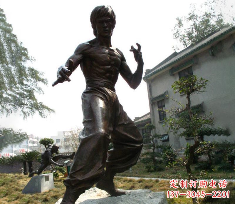 周口传奇人物李小龙铜雕