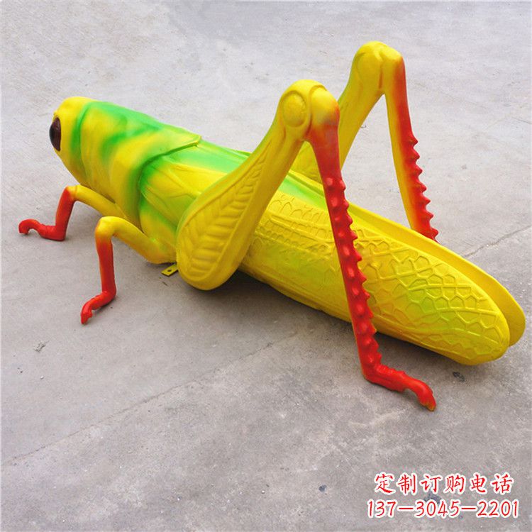 周口仿真蝗虫玻璃钢蚂蚱雕塑