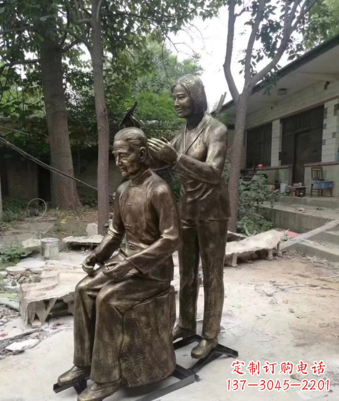 周口给母亲梳头人物铜雕 (2)