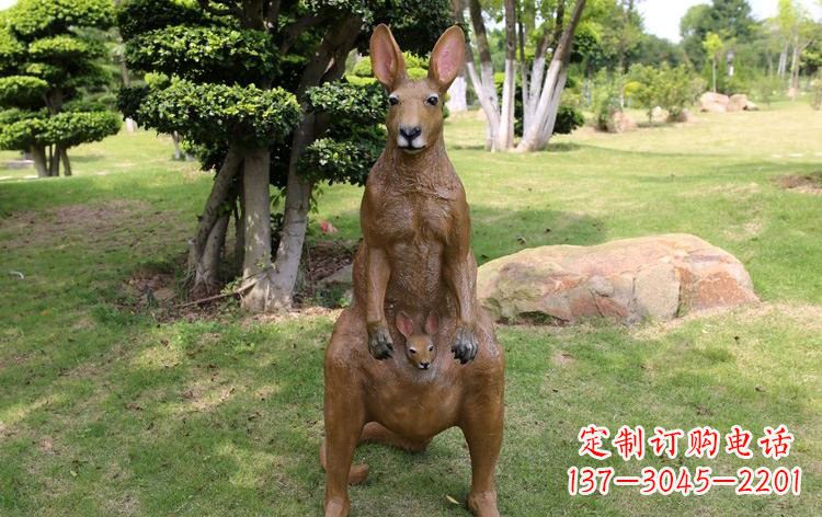周口公园玻璃钢仿真袋鼠雕塑