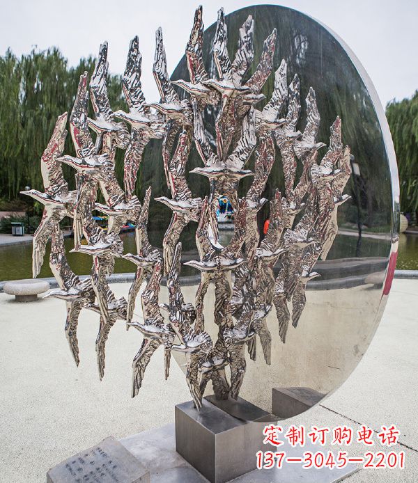 周口欣赏鸽子轻盈的美丽——不锈钢动物鸽子雕塑