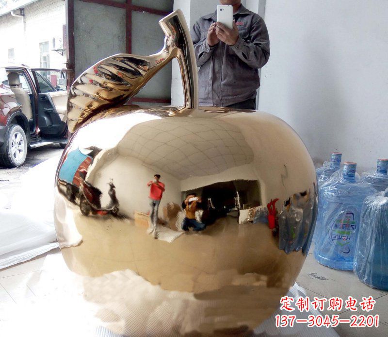 周口精美的不锈钢镜面苹果雕塑