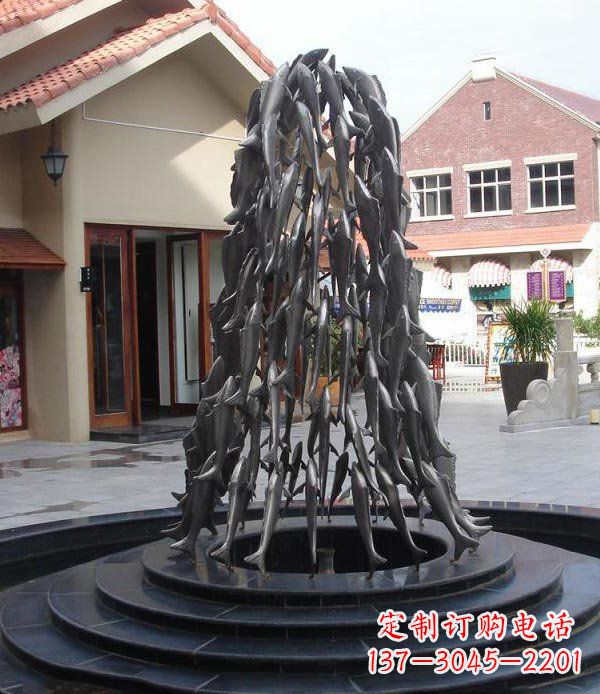 周口跃动的生命——景区向上游的鱼群喷泉雕塑