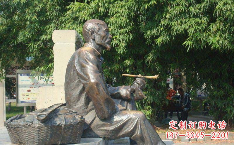 周口老人小品铜雕抽袋烟的智慧与景仰