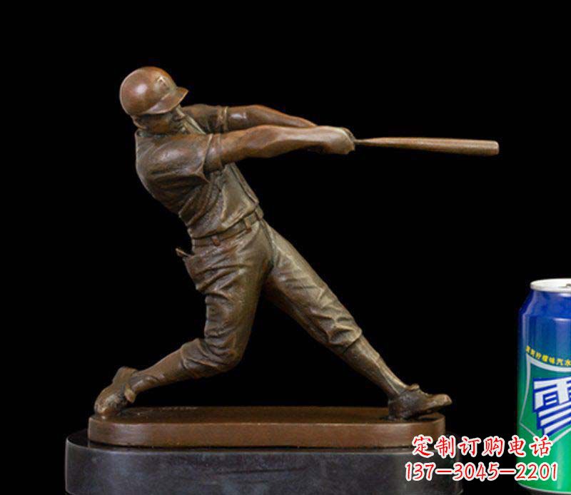 周口公园打棒球的人物铜雕