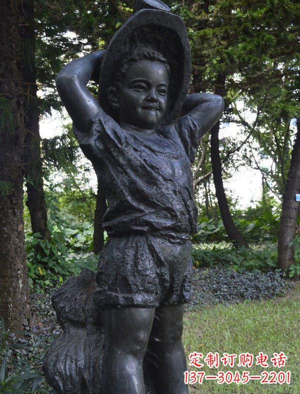周口优雅童子·少年戴草帽铜雕