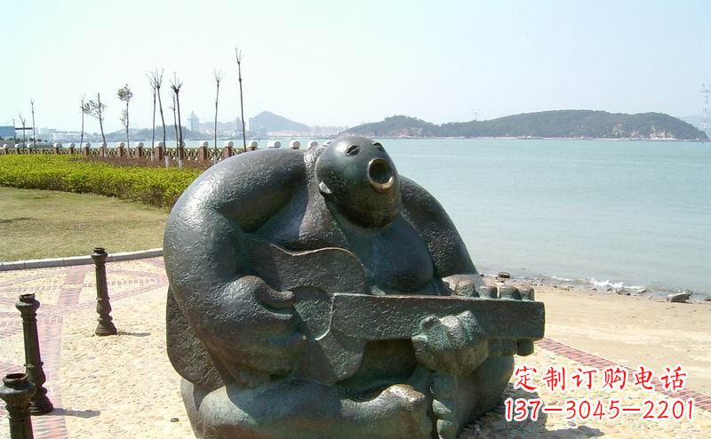 周口音乐驻足,公园弹吉他铜雕