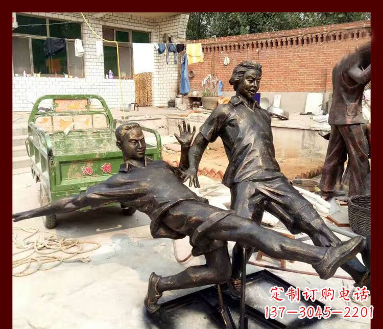周口足球迷必备,象征性的足球雕塑