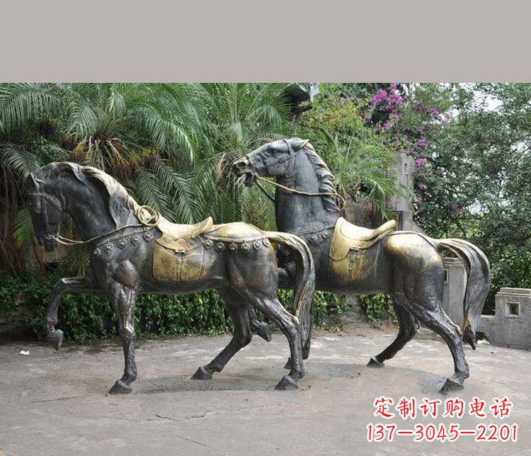 周口公园铜雕戴马鞍的马