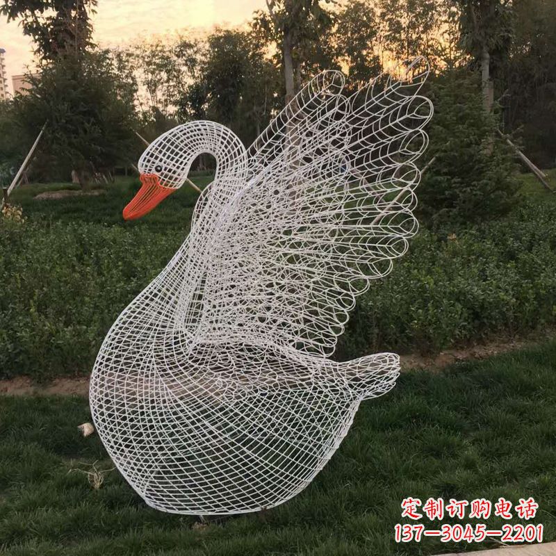 周口秀美天鹅铁艺雕塑,点缀公园绿地