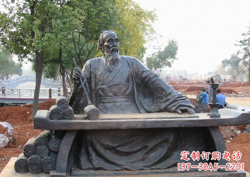 周口用传统工艺精心雕刻的张仲景铜雕