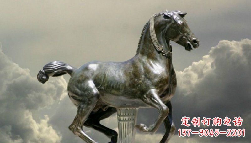 周口铜雕艺术品:纯手工雕刻的奔马铜雕