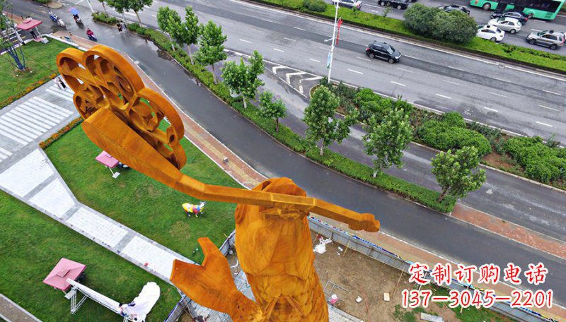周口钥匙象征,情感绽放——中领雕塑精制铜钥匙雕塑